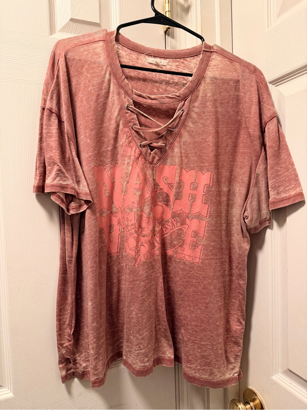 Vintage-Style Lace-Up Women’s Tee in Dusty Rose